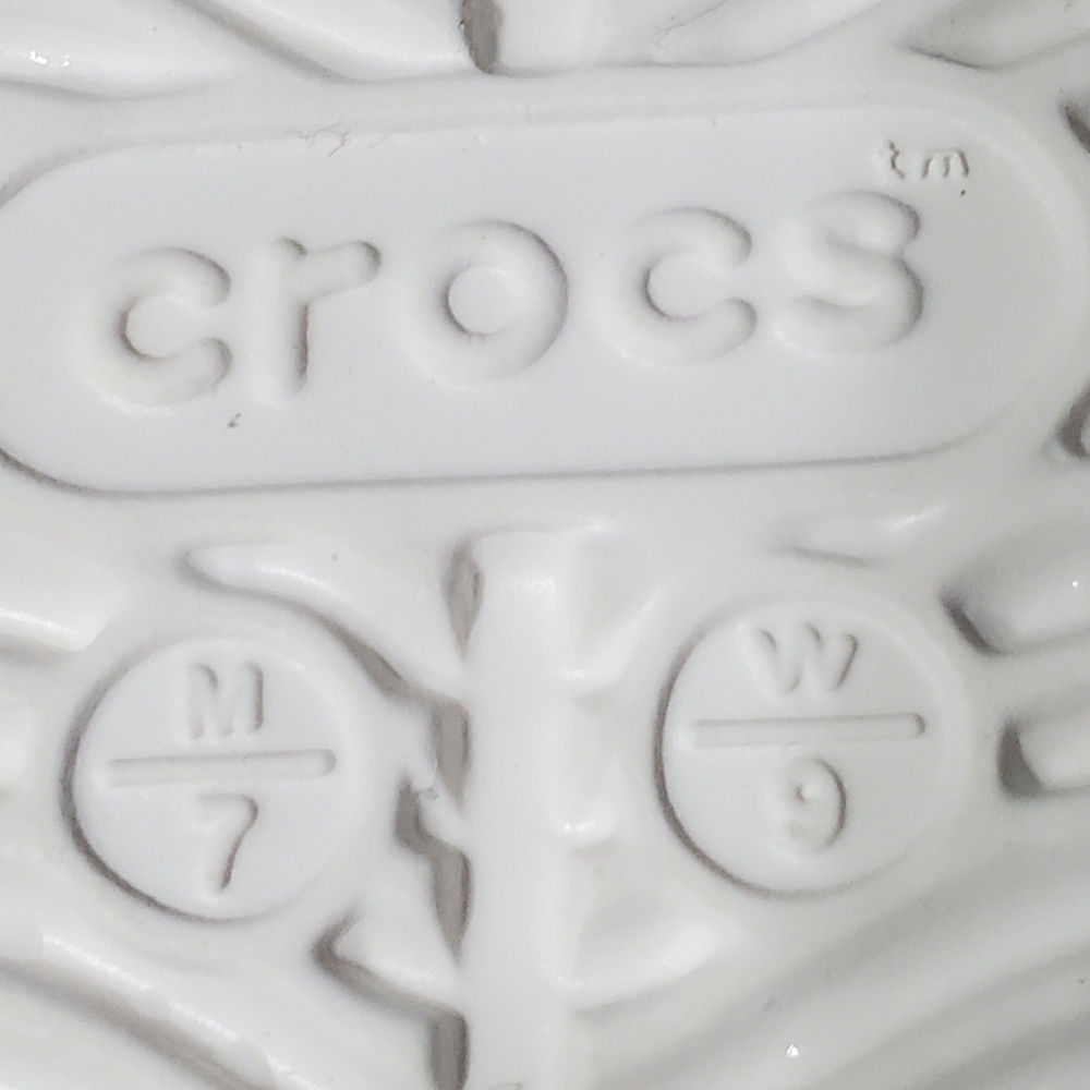 Mickey Mouse Disneyland Crocs. In Great Condition Unisex Sz 9W Or 7M - Picture 2 of 8